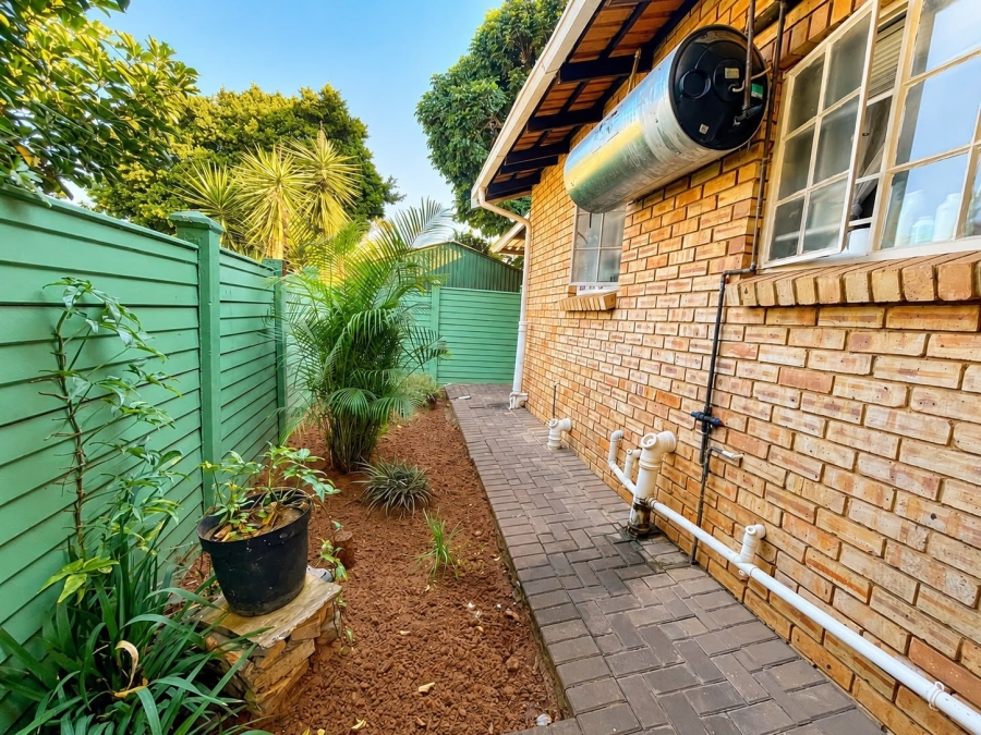 3 Bedroom Property for Sale in Geelhoutpark North West